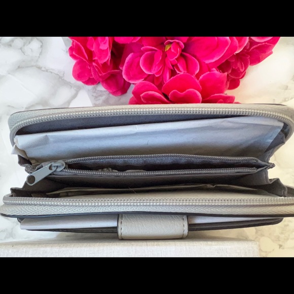 BRAND NEW! Naturalizer Wristlet Wallet Grey - Picture 5 of 12